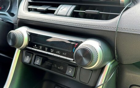 Toyota RAV4, 2020 год, 3 000 000 рублей, 32 фотография