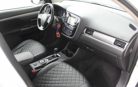 Mitsubishi Outlander III рестайлинг 3, 2013 год, 1 090 000 рублей, 14 фотография