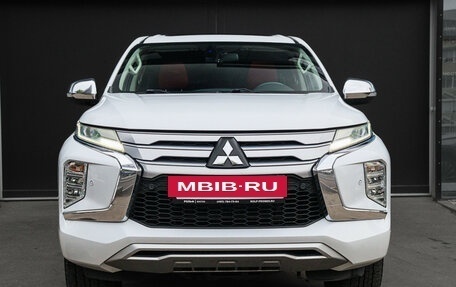 Mitsubishi Pajero Sport III рестайлинг, 2020 год, 3 950 000 рублей, 2 фотография