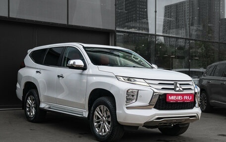 Mitsubishi Pajero Sport III рестайлинг, 2020 год, 3 950 000 рублей, 3 фотография