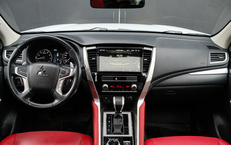 Mitsubishi Pajero Sport III рестайлинг, 2020 год, 3 950 000 рублей, 10 фотография