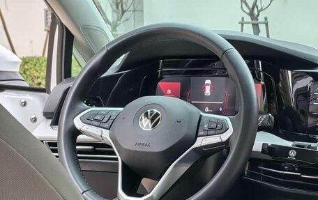 Volkswagen Golf VIII, 2023 год, 1 999 999 рублей, 10 фотография