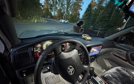 Toyota Land Cruiser 100 рестайлинг 2, 2001 год, 2 550 000 рублей, 13 фотография