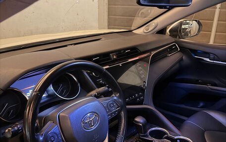 Toyota Camry, 2018 год, 2 350 000 рублей, 7 фотография