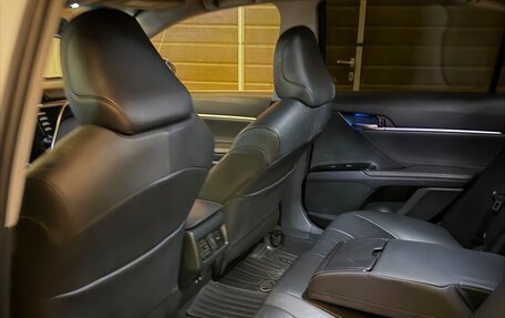 Toyota Camry, 2018 год, 2 350 000 рублей, 8 фотография