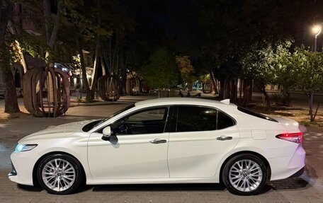 Toyota Camry, 2018 год, 2 350 000 рублей, 3 фотография