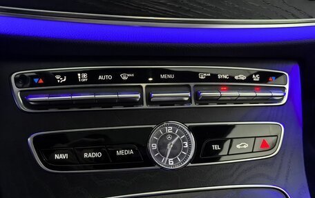 Mercedes-Benz E-Класс, 2019 год, 4 050 000 рублей, 24 фотография