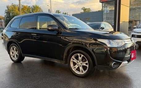 Mitsubishi Outlander III рестайлинг 3, 2014 год, 1 185 000 рублей, 10 фотография
