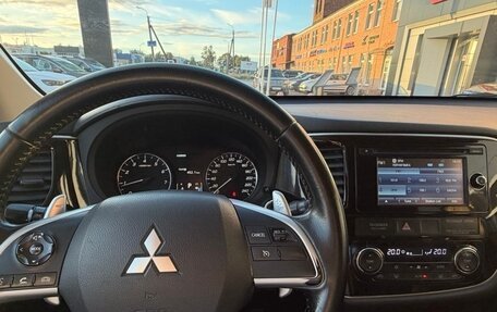 Mitsubishi Outlander III рестайлинг 3, 2014 год, 1 185 000 рублей, 17 фотография