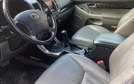 Toyota Land Cruiser Prado 120 рестайлинг, 2008 год, 2 200 000 рублей, 7 фотография