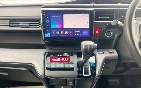 Honda Stepwgn IV, 2018 год, 2 177 000 рублей, 14 фотография