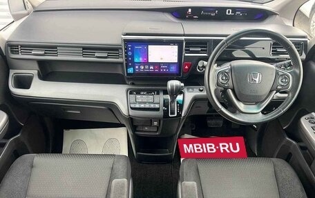 Honda Stepwgn IV, 2018 год, 2 177 000 рублей, 12 фотография