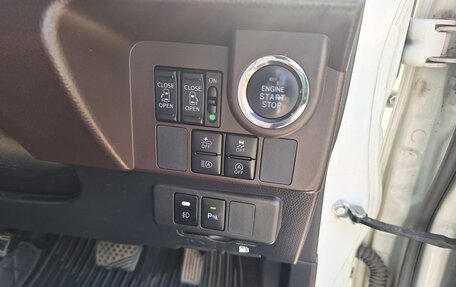 Toyota Roomy I, 2019 год, 1 000 000 рублей, 21 фотография
