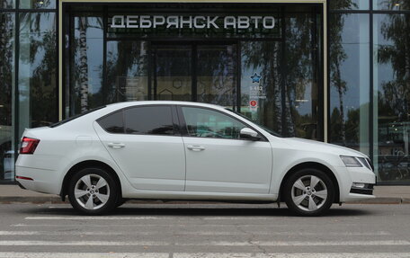 Skoda Octavia, 2018 год, 1 945 000 рублей, 3 фотография