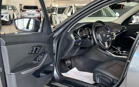 BMW 3 серия, 2019 год, 2 950 000 рублей, 16 фотография