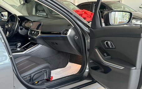 BMW 3 серия, 2019 год, 2 950 000 рублей, 20 фотография