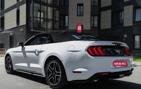 Ford Mustang VI рестайлинг, 2021 год, 3 800 000 рублей, 3 фотография