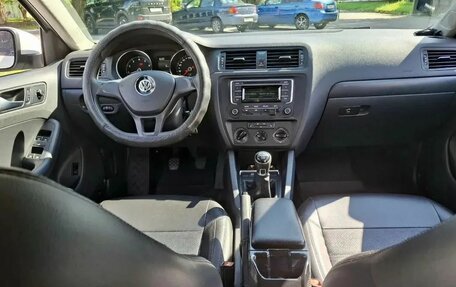 Volkswagen Jetta VI, 2015 год, 1 000 000 рублей, 2 фотография