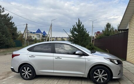Hyundai Solaris II рестайлинг, 2021 год, 1 655 000 рублей, 9 фотография
