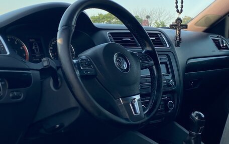 Volkswagen Jetta VI, 2011 год, 695 000 рублей, 5 фотография