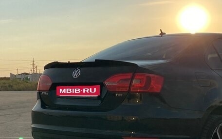 Volkswagen Jetta VI, 2011 год, 695 000 рублей, 3 фотография