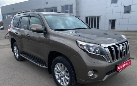 Toyota Land Cruiser Prado 150 рестайлинг 2, 2014 год, 3 750 000 рублей, 3 фотография