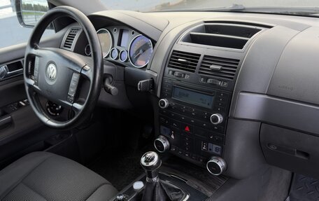 Volkswagen Touareg III, 2004 год, 499 999 рублей, 15 фотография