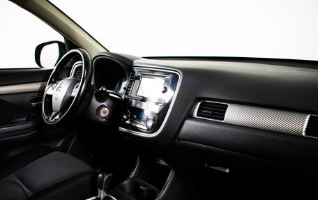 Mitsubishi Outlander III рестайлинг 3, 2015 год, 1 697 000 рублей, 9 фотография