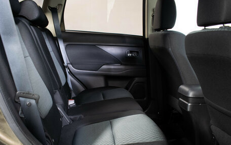Mitsubishi Outlander III рестайлинг 3, 2015 год, 1 697 000 рублей, 10 фотография