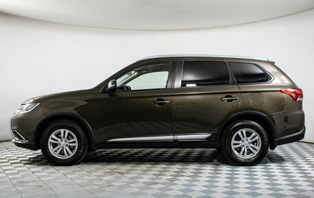 Mitsubishi Outlander III рестайлинг 3, 2015 год, 1 697 000 рублей, 8 фотография