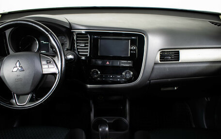 Mitsubishi Outlander III рестайлинг 3, 2015 год, 1 697 000 рублей, 11 фотография