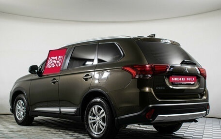 Mitsubishi Outlander III рестайлинг 3, 2015 год, 1 697 000 рублей, 7 фотография
