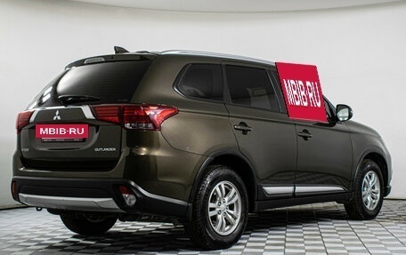Mitsubishi Outlander III рестайлинг 3, 2015 год, 1 697 000 рублей, 5 фотография