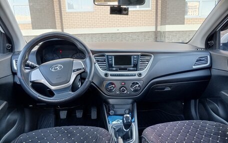 Hyundai Solaris II рестайлинг, 2017 год, 800 000 рублей, 6 фотография