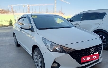 Hyundai Solaris II рестайлинг, 2017 год, 800 000 рублей, 3 фотография