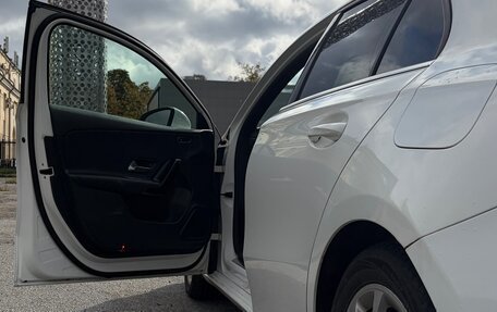 Mercedes-Benz A-Класс, 2018 год, 1 950 000 рублей, 14 фотография
