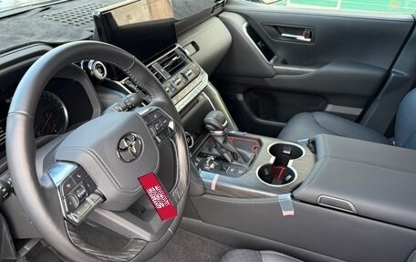 Toyota Land Cruiser, 2022 год, 12 500 000 рублей, 3 фотография