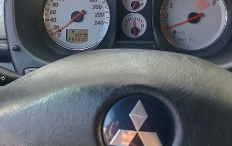 Mitsubishi Outlander III рестайлинг 3, 2006 год, 700 000 рублей, 6 фотография