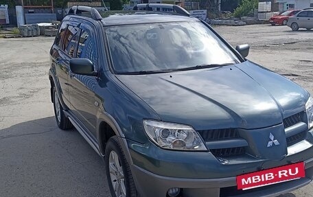 Mitsubishi Outlander III рестайлинг 3, 2006 год, 700 000 рублей, 3 фотография