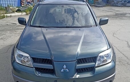 Mitsubishi Outlander III рестайлинг 3, 2006 год, 700 000 рублей, 4 фотография