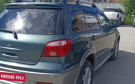 Mitsubishi Outlander III рестайлинг 3, 2006 год, 700 000 рублей, 2 фотография