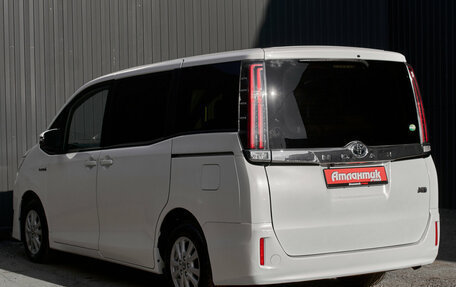 Toyota Noah III, 2018 год, 2 370 000 рублей, 8 фотография