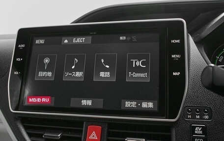 Toyota Noah III, 2018 год, 2 370 000 рублей, 18 фотография