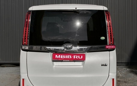 Toyota Noah III, 2018 год, 2 370 000 рублей, 7 фотография
