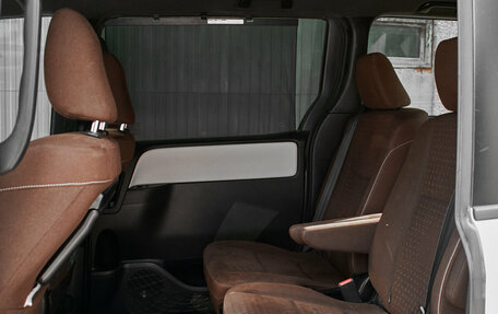 Toyota Noah III, 2018 год, 2 370 000 рублей, 24 фотография