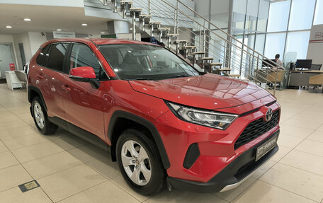 Toyota RAV4, 2021 год, 2 650 000 рублей, 7 фотография