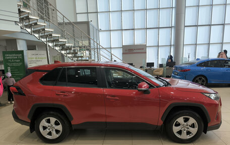 Toyota RAV4, 2021 год, 2 650 000 рублей, 8 фотография