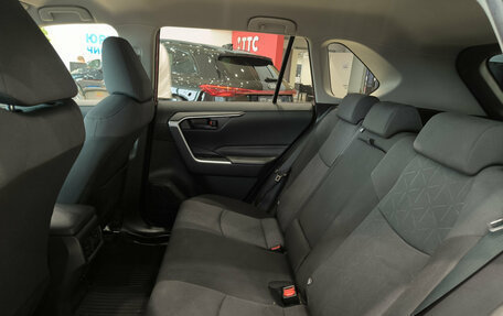 Toyota RAV4, 2021 год, 2 650 000 рублей, 16 фотография