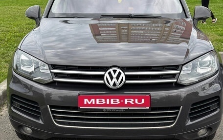 Volkswagen Touareg III, 2011 год, 1 750 000 рублей, 2 фотография