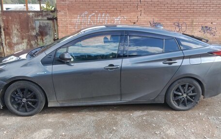Toyota Prius IV XW50, 2020 год, 1 800 000 рублей, 4 фотография